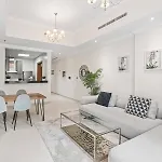 Urban Chic- Stylish 1Br Stay In Dunya Tower