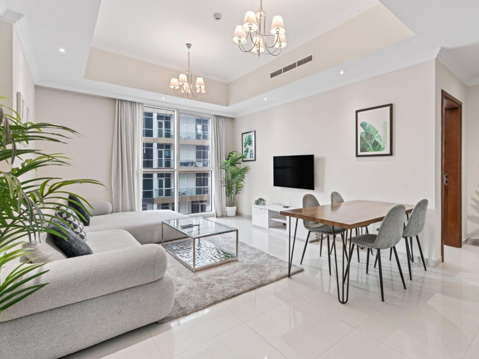Urban Chic- Stylish 1br In Dunya Tower Apartment Dubai